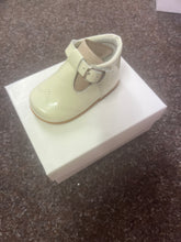 Load image into Gallery viewer, SIZE 25 / UK BABY 8 Hard bottom shoes