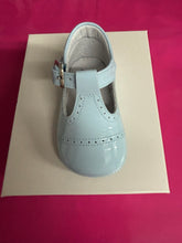 Load image into Gallery viewer, Size 17 / uk 1 Andanines boy & girl shoes