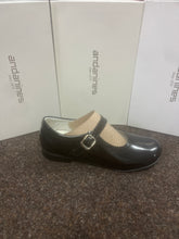 Load image into Gallery viewer, SIZE 27/ UK 9 GIRLS HARD BOTTOM SHOES