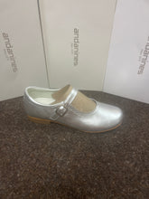 Load image into Gallery viewer, SIZE 27/ UK 9 GIRLS HARD BOTTOM SHOES