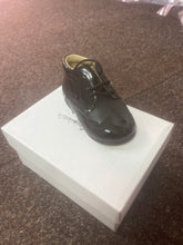 Load image into Gallery viewer, SIZE 25 / UK BABY 8 Hard bottom shoes
