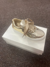 Load image into Gallery viewer, SIZE 30 / UK 11 1/2 GIRLS HARD BOTTOM SHOES