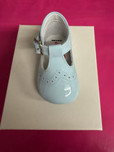 Load image into Gallery viewer, Size 17 / uk 1 Andanines boy & girl shoes