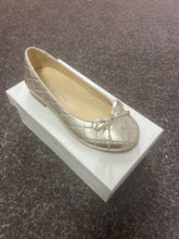 Load image into Gallery viewer, SIZE 28 / UK 10 GIRLS HARD BOTTOM SHOES
