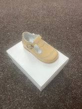 Load image into Gallery viewer, SIZE 25 / UK BABY 8 Hard bottom shoes