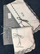 Load image into Gallery viewer, Trimmed shawl