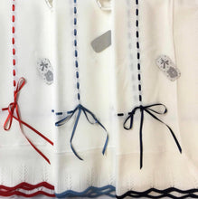 Load image into Gallery viewer, Trimmed shawl