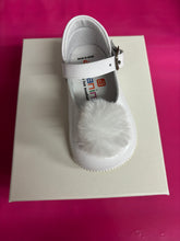 Load image into Gallery viewer, Size 19 / uk 3 Andanines boy &amp; girl shoes
