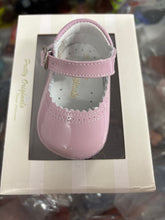 Load image into Gallery viewer, Size 15 / uk 0 Pretty original boy &amp; girl shoes
