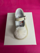 Load image into Gallery viewer, Size 19 / uk 3 Andanines boy &amp; girl shoes
