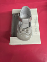 Load image into Gallery viewer, Size 17 / uk 1 pretty originals boy &amp; girl shoes
