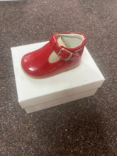 Load image into Gallery viewer, SIZE 23/ UK BABY 6 Hard bottom shoes
