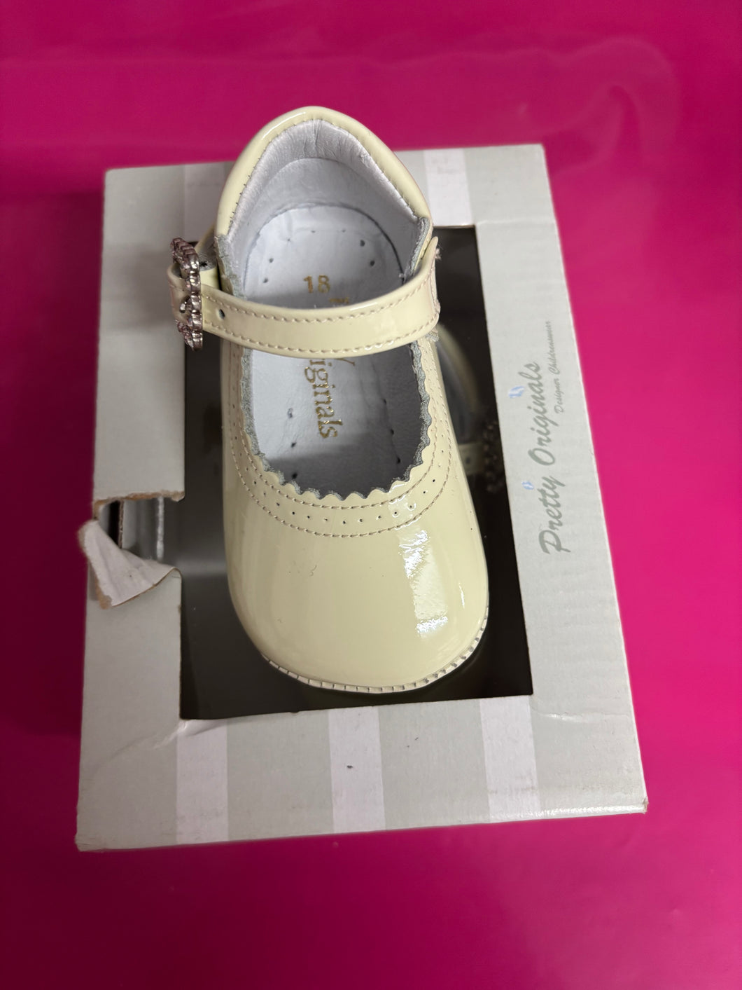 Size 18 / uk 2 pretty originals boy & girl shoes