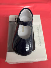 Load image into Gallery viewer, Size 20 / uk 4 pretty originals boy &amp; girl shoes
