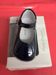 Size 20 / uk 4 pretty originals boy & girl shoes
