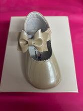 Load image into Gallery viewer, Size 18 / uk 2 Andanines boy &amp; girl shoes
