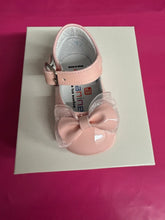 Load image into Gallery viewer, Size 17 / uk 1 Andanines boy &amp; girl shoes
