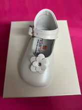 Load image into Gallery viewer, Size 19 / uk 3 Andanines boy &amp; girl shoes
