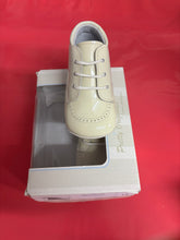 Load image into Gallery viewer, Size 18 / uk 2 pretty originals boy &amp; girl shoes
