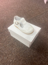 Load image into Gallery viewer, SIZE 23/ UK BABY 6 Hard bottom shoes
