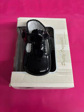 Load image into Gallery viewer, Size 16 / uk 0 Pretty original boy &amp; girl shoes
