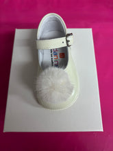 Load image into Gallery viewer, Size 19 / uk 3 Andanines boy &amp; girl shoes
