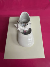 Load image into Gallery viewer, Size 17 / uk 1 Andanines boy &amp; girl shoes
