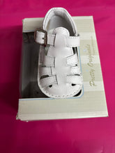 Load image into Gallery viewer, Size 16 / uk 0 Pretty original boy &amp; girl shoes
