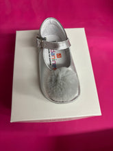 Load image into Gallery viewer, Size 19 / uk 3 Andanines boy &amp; girl shoes
