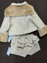 Load image into Gallery viewer, Babine beige short set with fur
