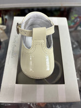 Load image into Gallery viewer, Size 15 / uk 0 Pretty original boy &amp; girl shoes
