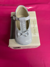 Load image into Gallery viewer, Size 20 / uk 4 pretty originals boy &amp; girl shoes
