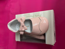 Load image into Gallery viewer, Size 20 / uk 4 pretty originals boy &amp; girl shoes
