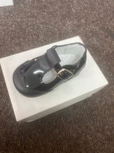 Load image into Gallery viewer, SIZE 23/ UK BABY 6 Hard bottom shoes

