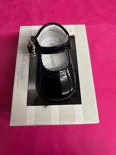 Load image into Gallery viewer, Size 16 / uk 0 Pretty original boy &amp; girl shoes

