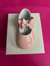 Load image into Gallery viewer, Size 19 / uk 3 Andanines boy &amp; girl shoes
