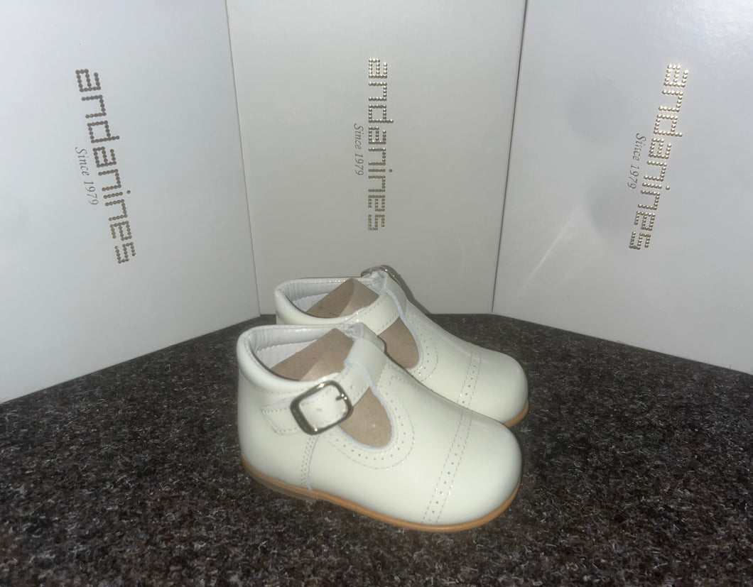 SIZE 22/ UK BABY 5 Hard bottom shoes