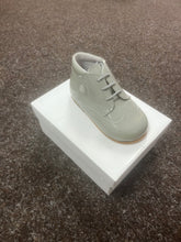 Load image into Gallery viewer, SIZE 23/ UK BABY 6 Hard bottom shoes
