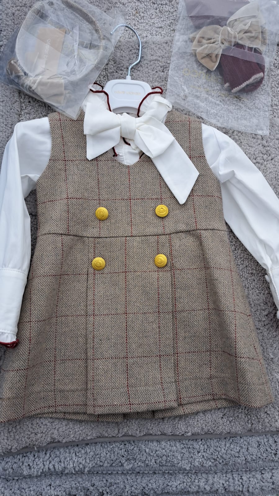 CESAR BLANCO PINIFORES